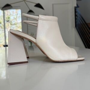 Vince Camuto Avangila Leather Pump In Mascarpone